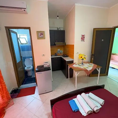 Adrian Agustin Hotel Lukovë