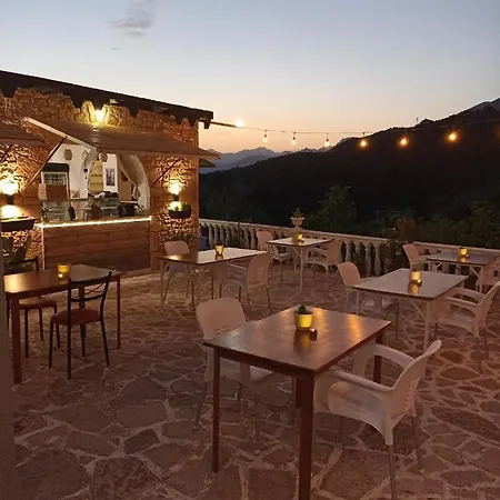 Adrian Agustin 酒店 *