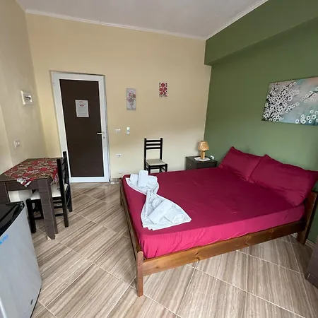 Adrian Agustin Hotel Lukovë