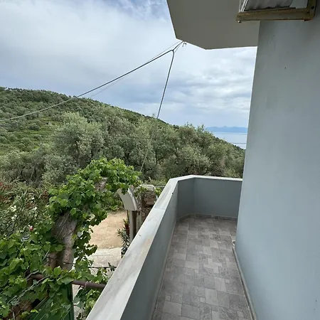 Adrian Agustin Hotel Lukovë