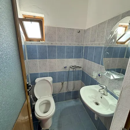 Adrian Agustin Hotel Lukovë