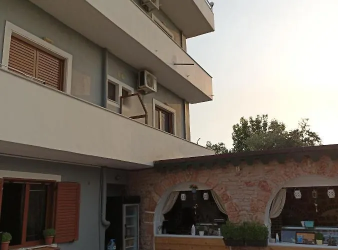 Ξενοδοχείο Adrian Agustin *