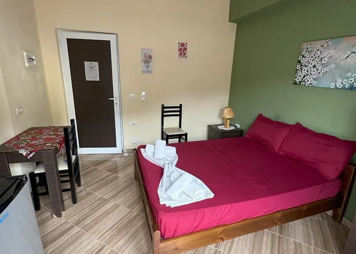 Adrian Agustin Hotel Lukovë