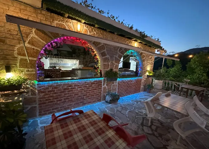 Ξενοδοχείο Adrian Agustin *